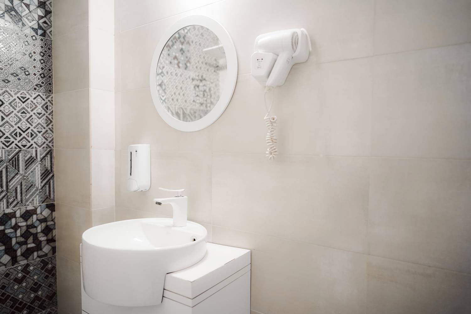 سوئیت 4 نفره استاندارد 12 اجاره سوئیت چهار نفره بندرانزلی _AHM74571(5)